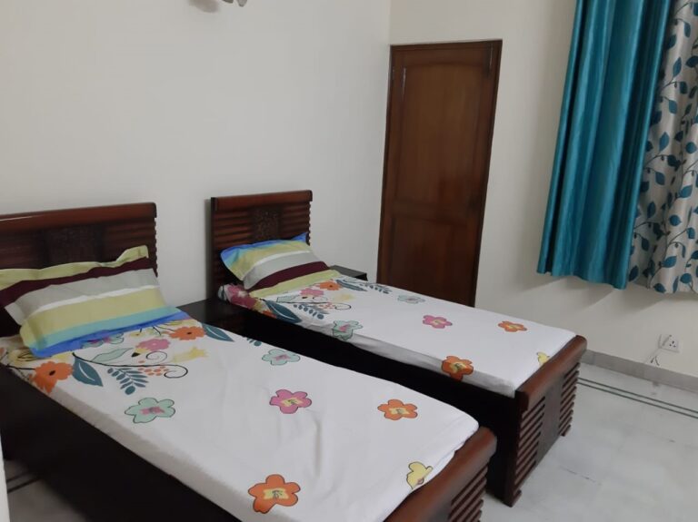 F-32 Comfortable Boys PG in Sector 41 , Noida – A Home Away from Home