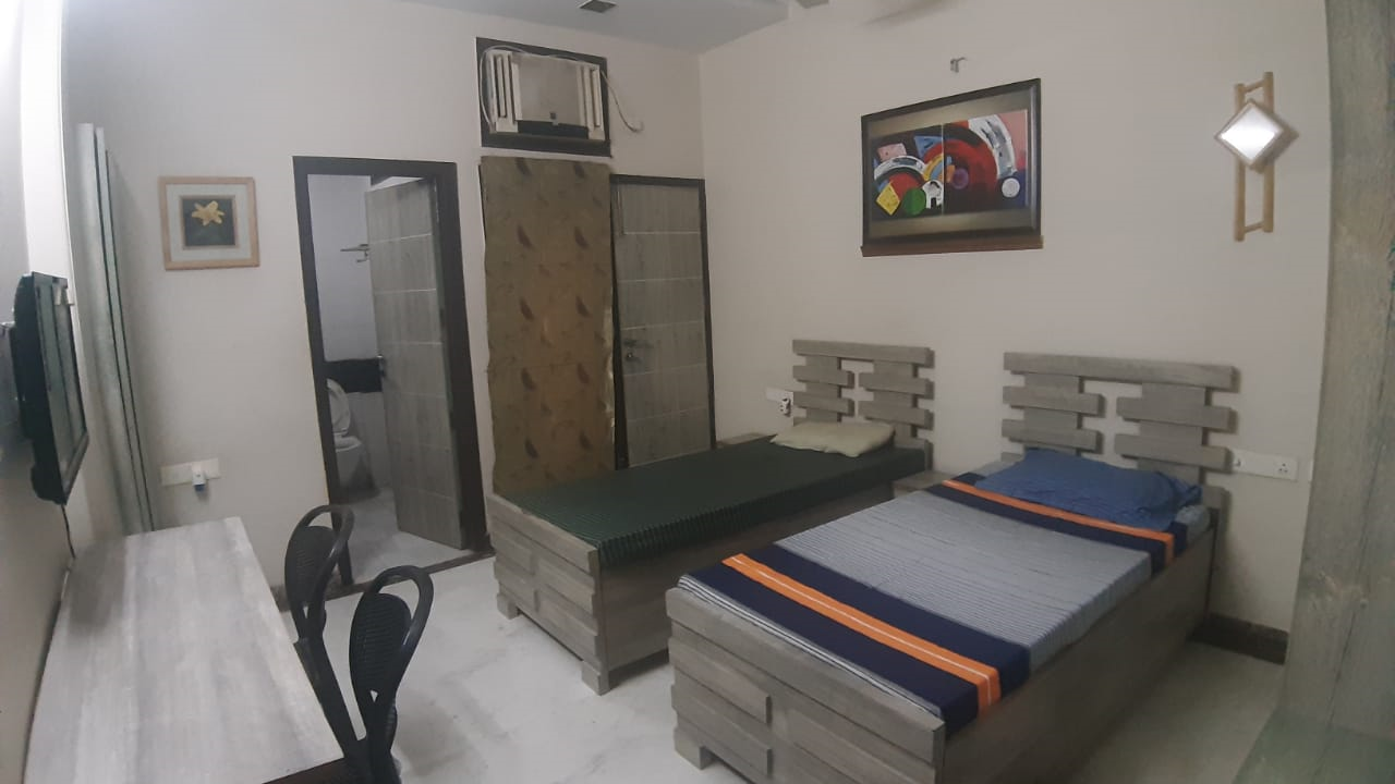 PG in Noida Sector 18