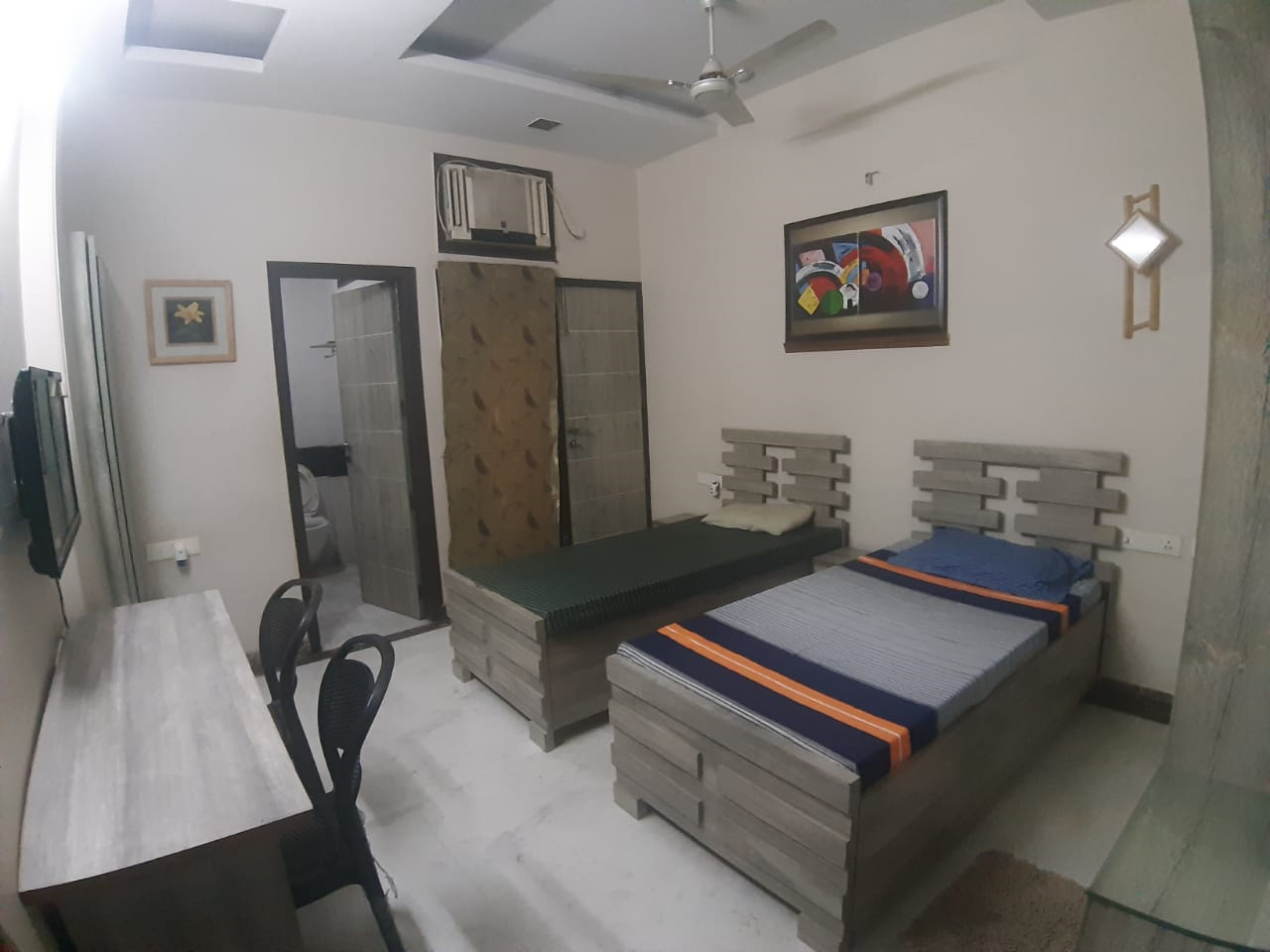 PG in Noida Sector 18