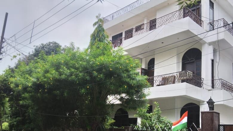 PG in Noida for Males with Food