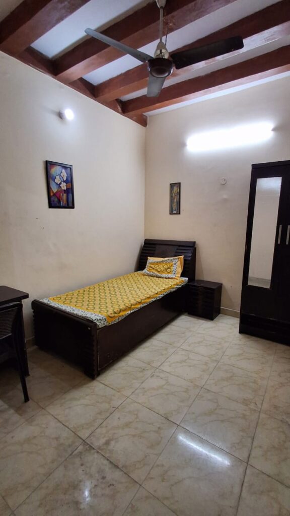 Single Room PG in Noida