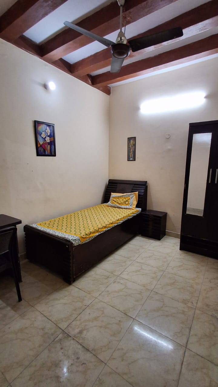 Single Room PG in Noida